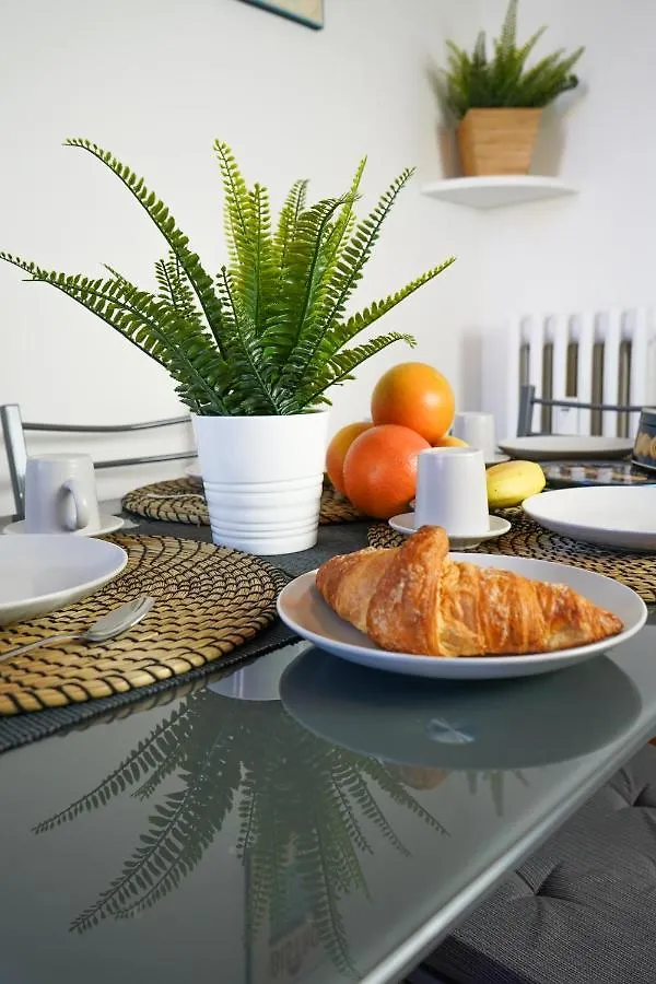 Appartamento 10 Min From The Airport-Wifi-Free Parking Samarate 0*,  Italia